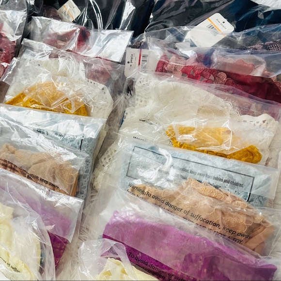 FREE PEOPLE INTIMATELY MYSTERY BOX 10 Piece Bundle - Picture 4 of 6